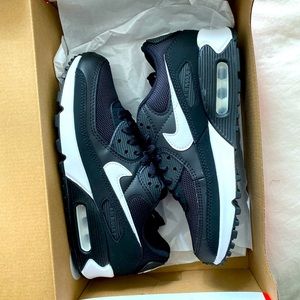 Nike Women’s Air Max 90! Get ‘em while they’re hot!! Brand New.